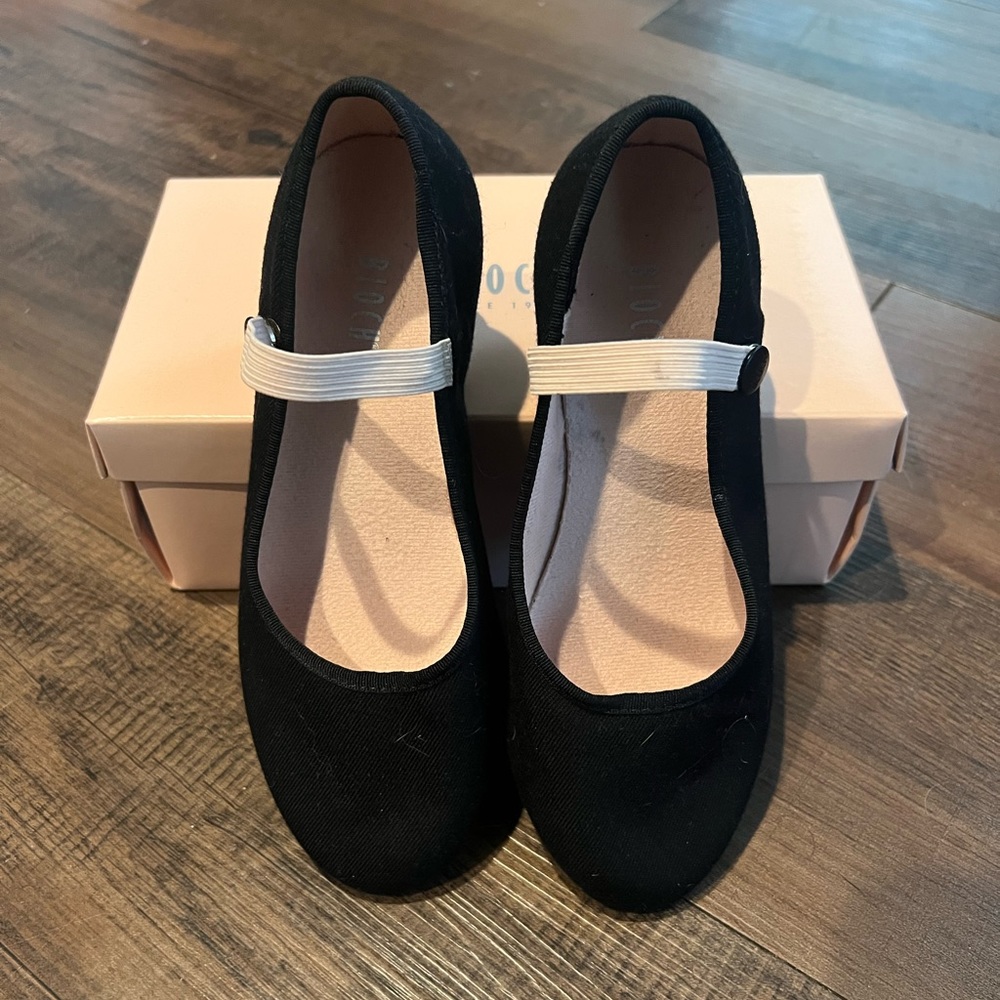 Girls BLOCH character/flamenco shoes Size 13